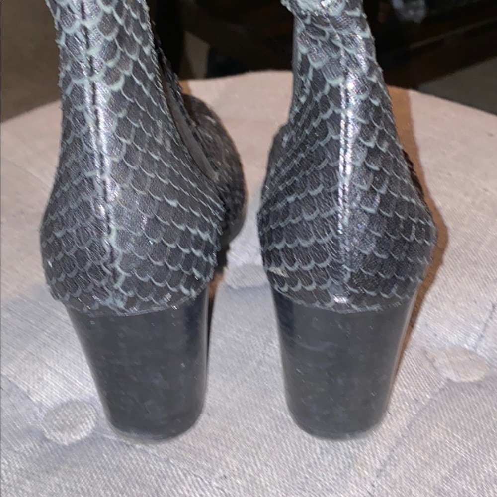 BOOTS - Picture 4 of 5